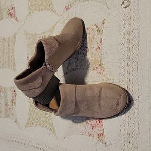 Ladies Size 6 Booties